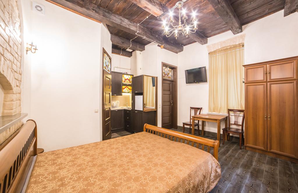 Apartment On Valova 16-2- 2 Minutes To Market Square Lviv Exterior photo